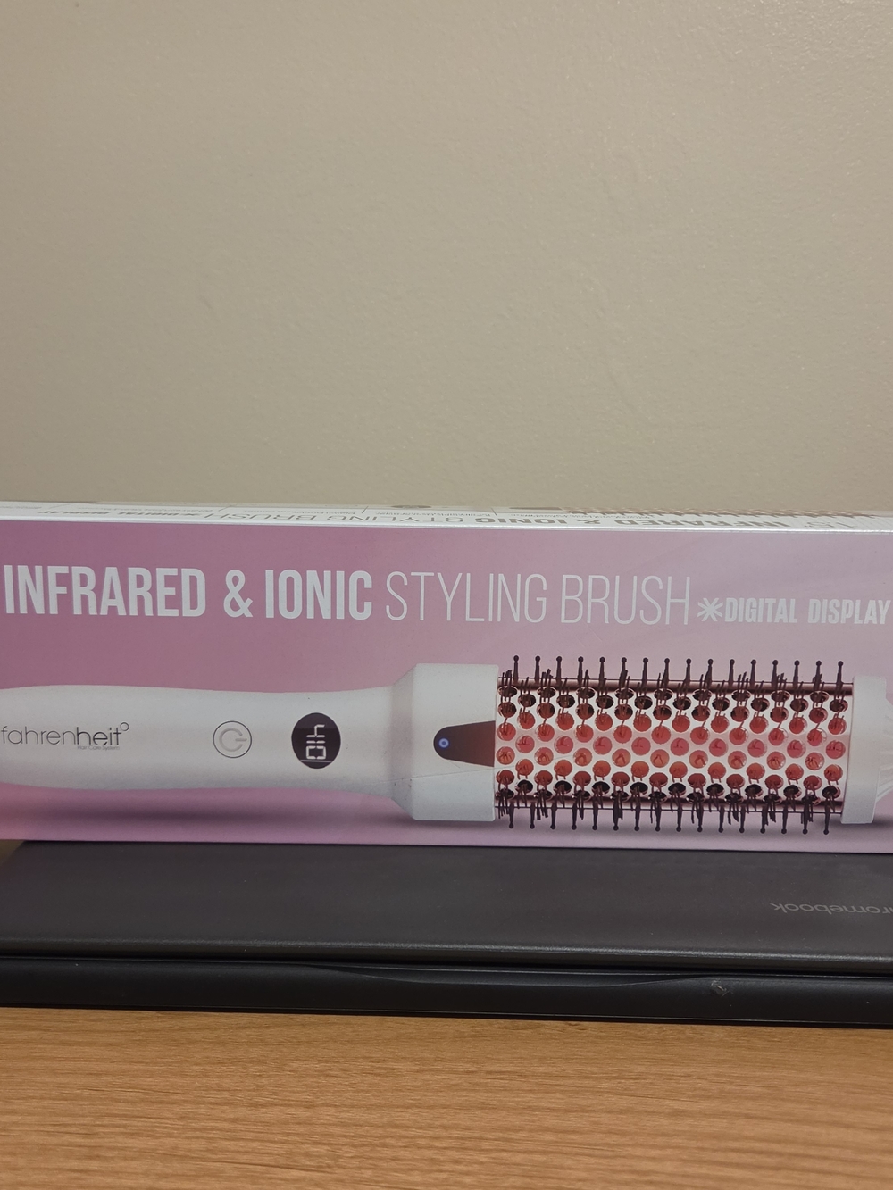 Fahrenheit Infrared & Ionic Styling Brush 1.5" Digital Display 450°F White